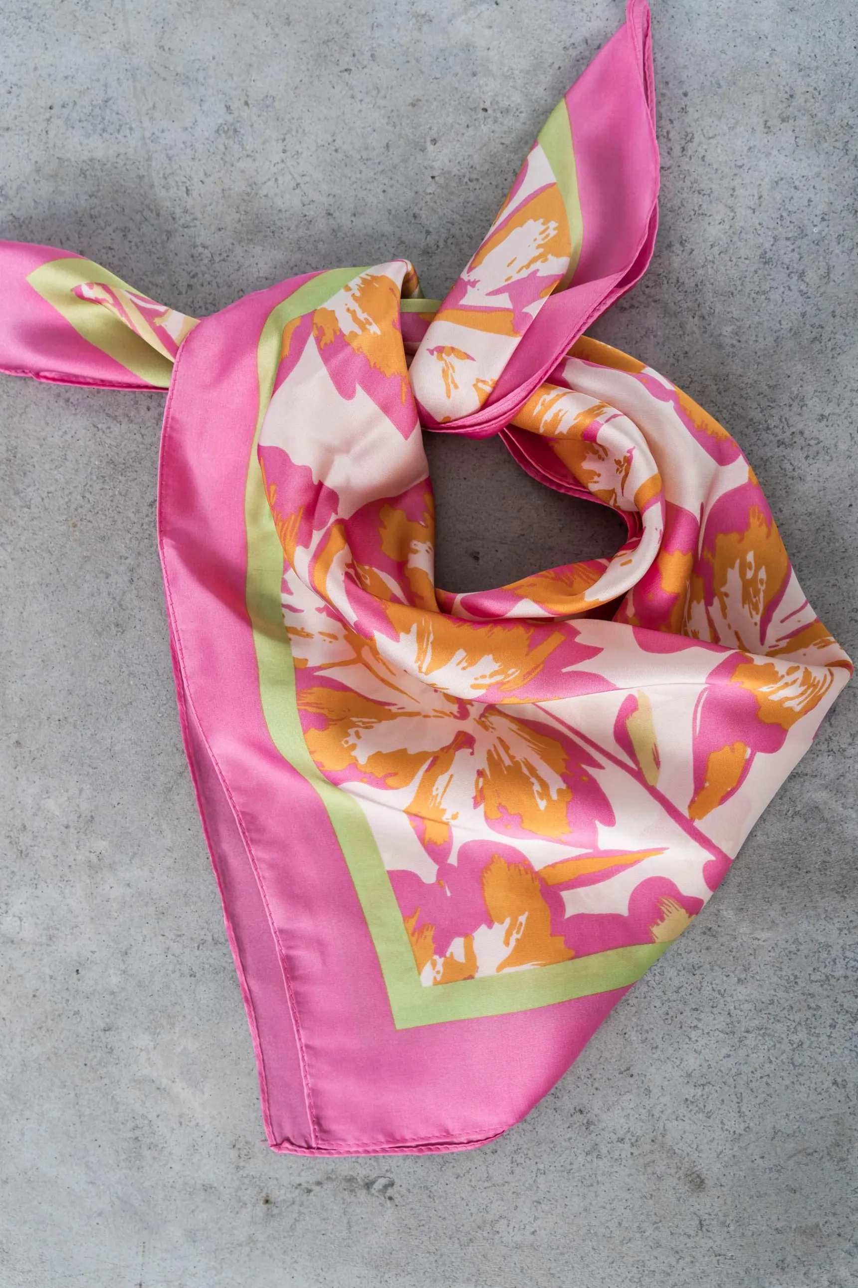 pauelo_floral_2.webp Precchio Foulards Y Estolas<PAÑUELO FLORAL