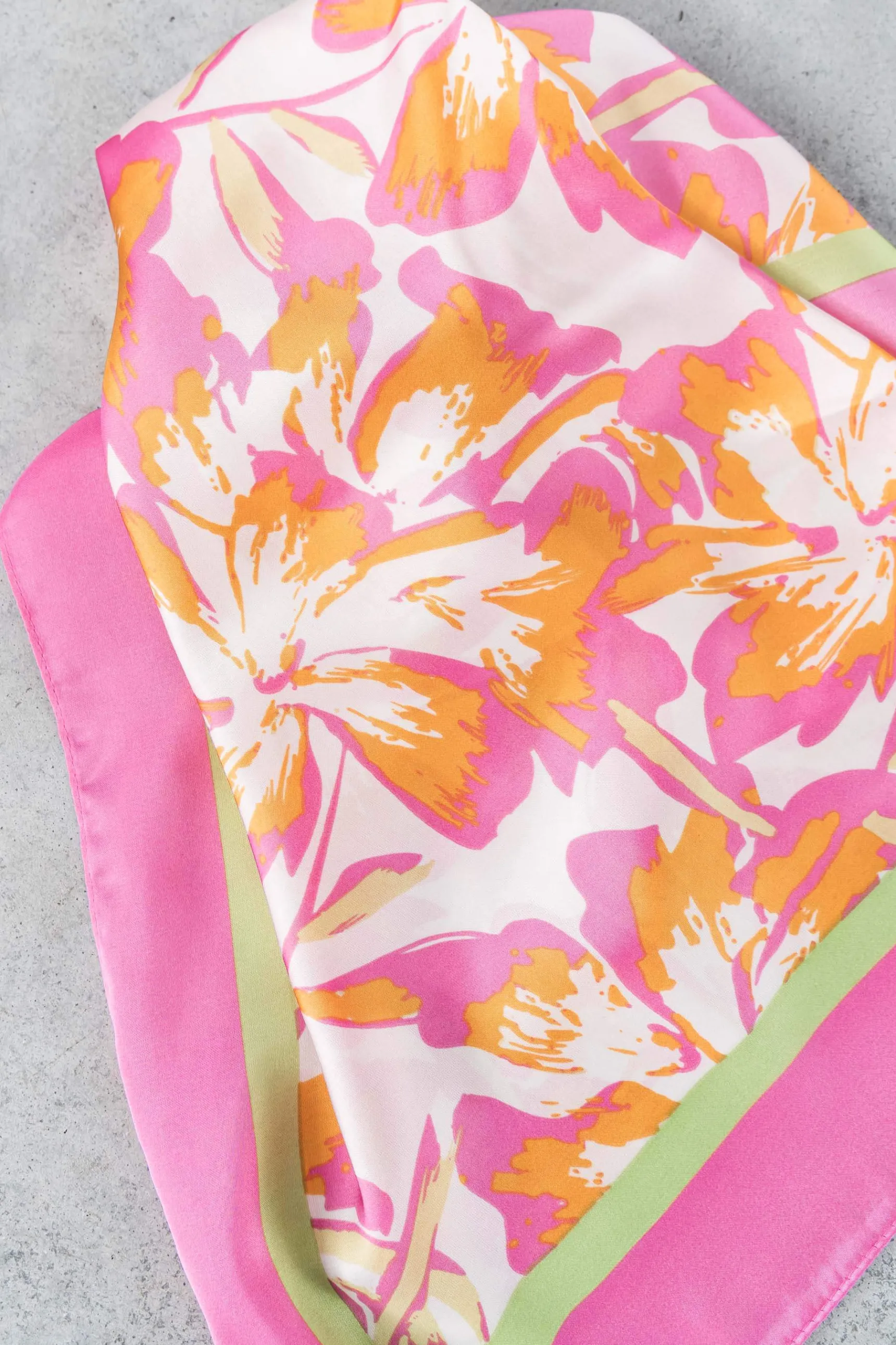 pauelo_floral_3.webp Precchio Foulards Y Estolas<PAÑUELO FLORAL