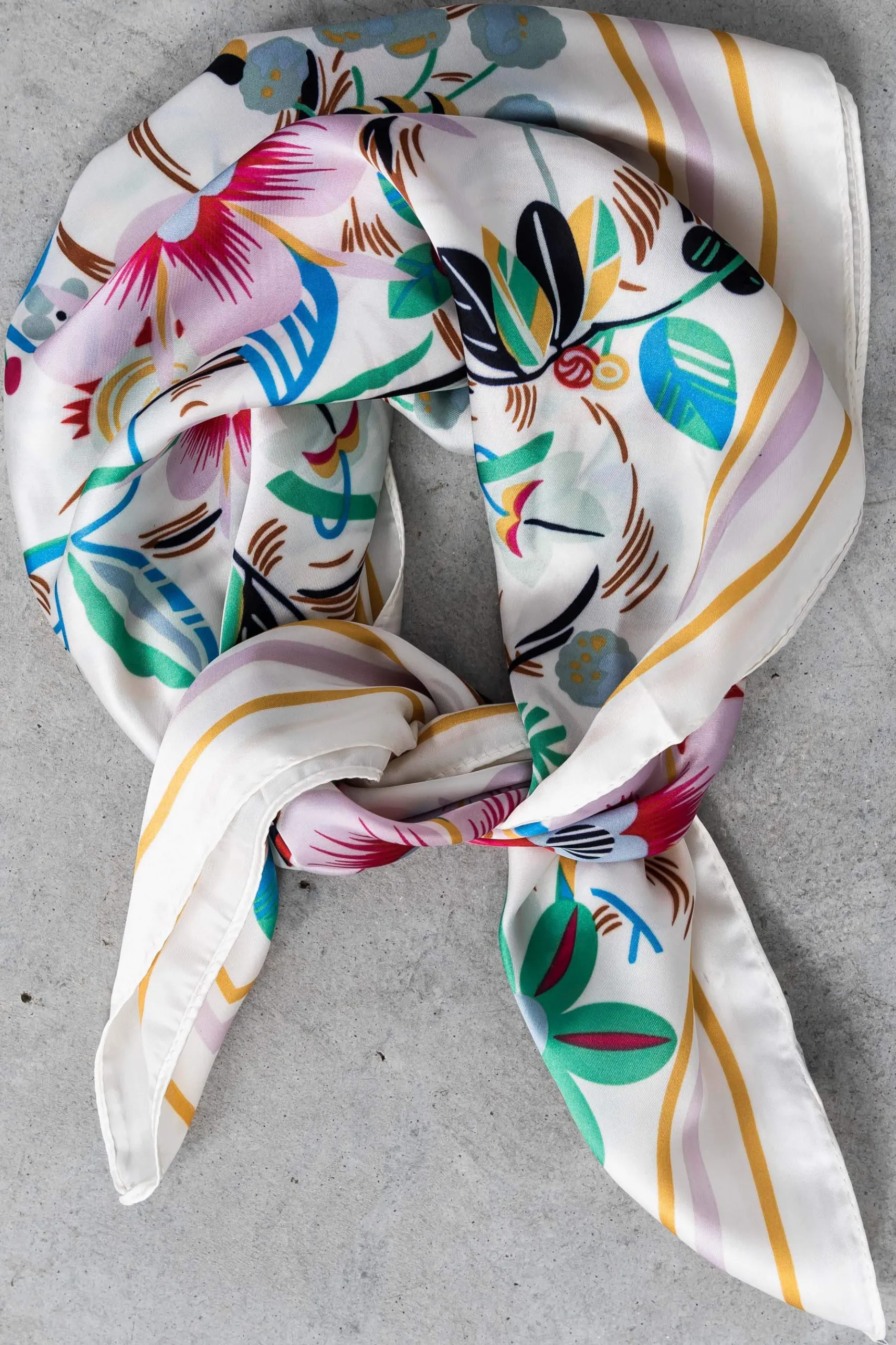 pauelo_flores_2.webp Precchio Foulards Y Estolas<PAÑUELO FLORES