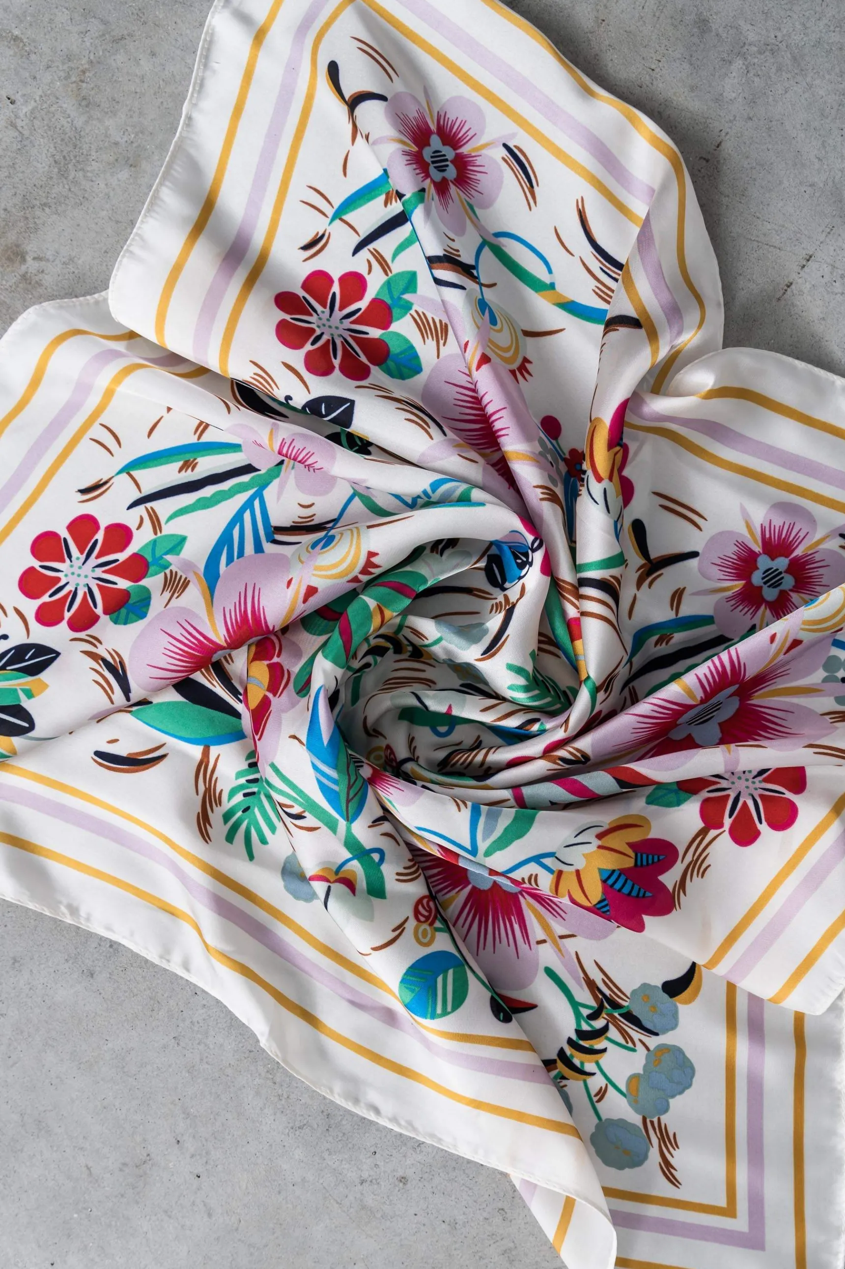 pauelo_flores_3.webp Precchio Foulards Y Estolas<PAÑUELO FLORES