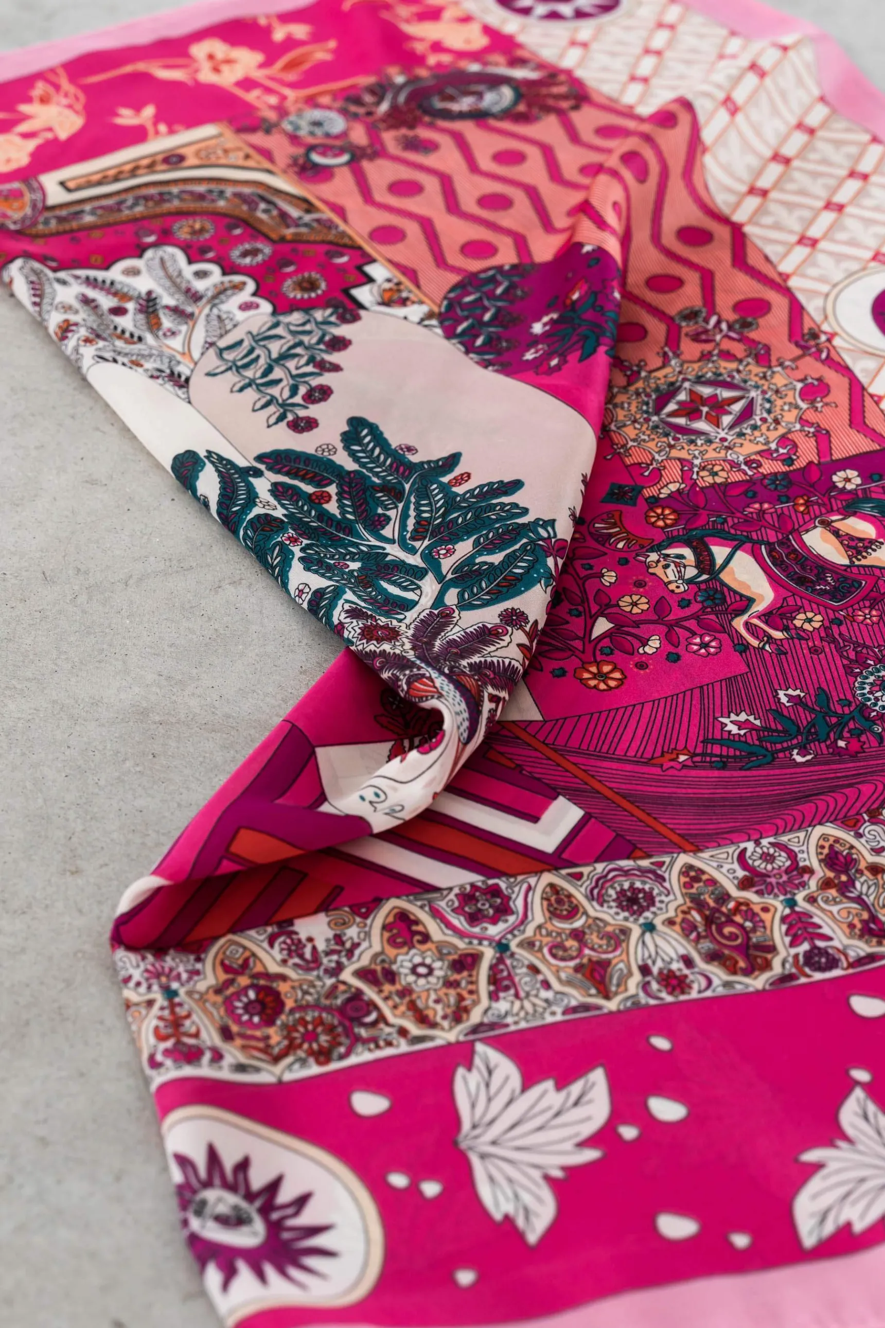 pauelo_patchwork_3.webp Precchio Foulards Y Estolas<PAÑUELO PATCHWORK