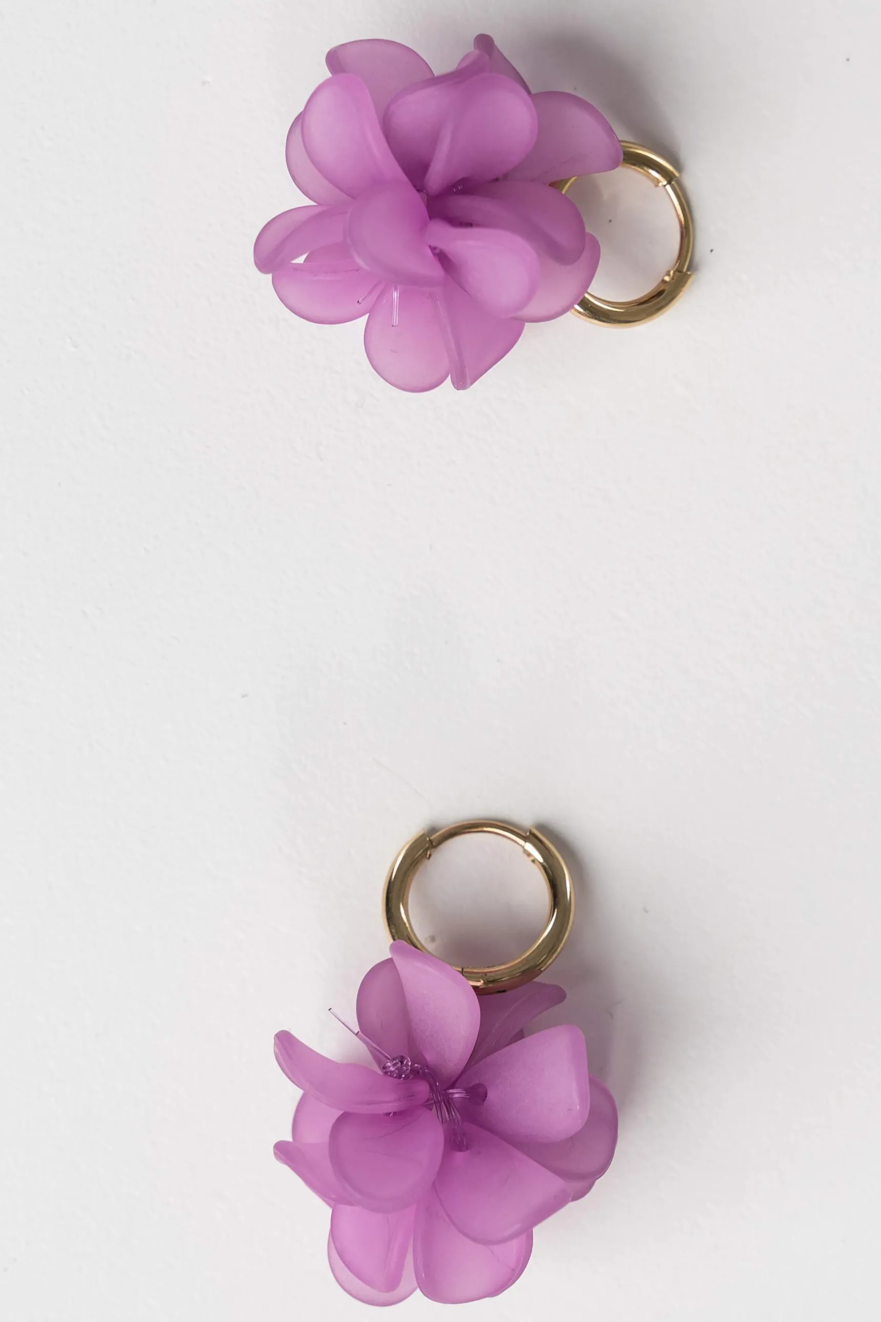 pendiente_aro_pequeo_flor_2.webp Precchio Bisuteria<PENDIENTE ARO PEQUEÑO FLOR RESINA