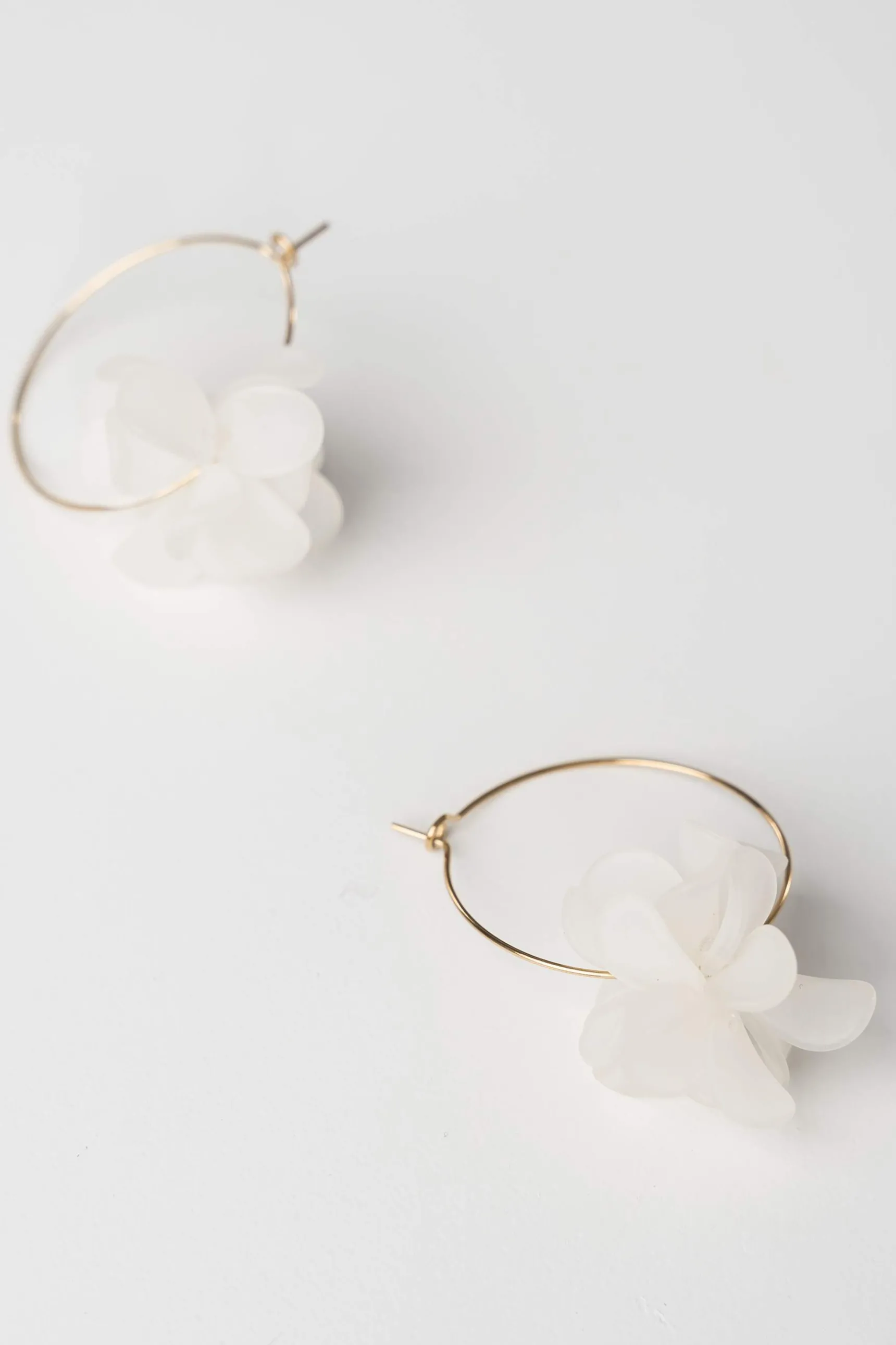 pendiente_aros_flor_resin_3.webp Precchio Bisuteria<PENDIENTE AROS FLOR RESINA CRUDO