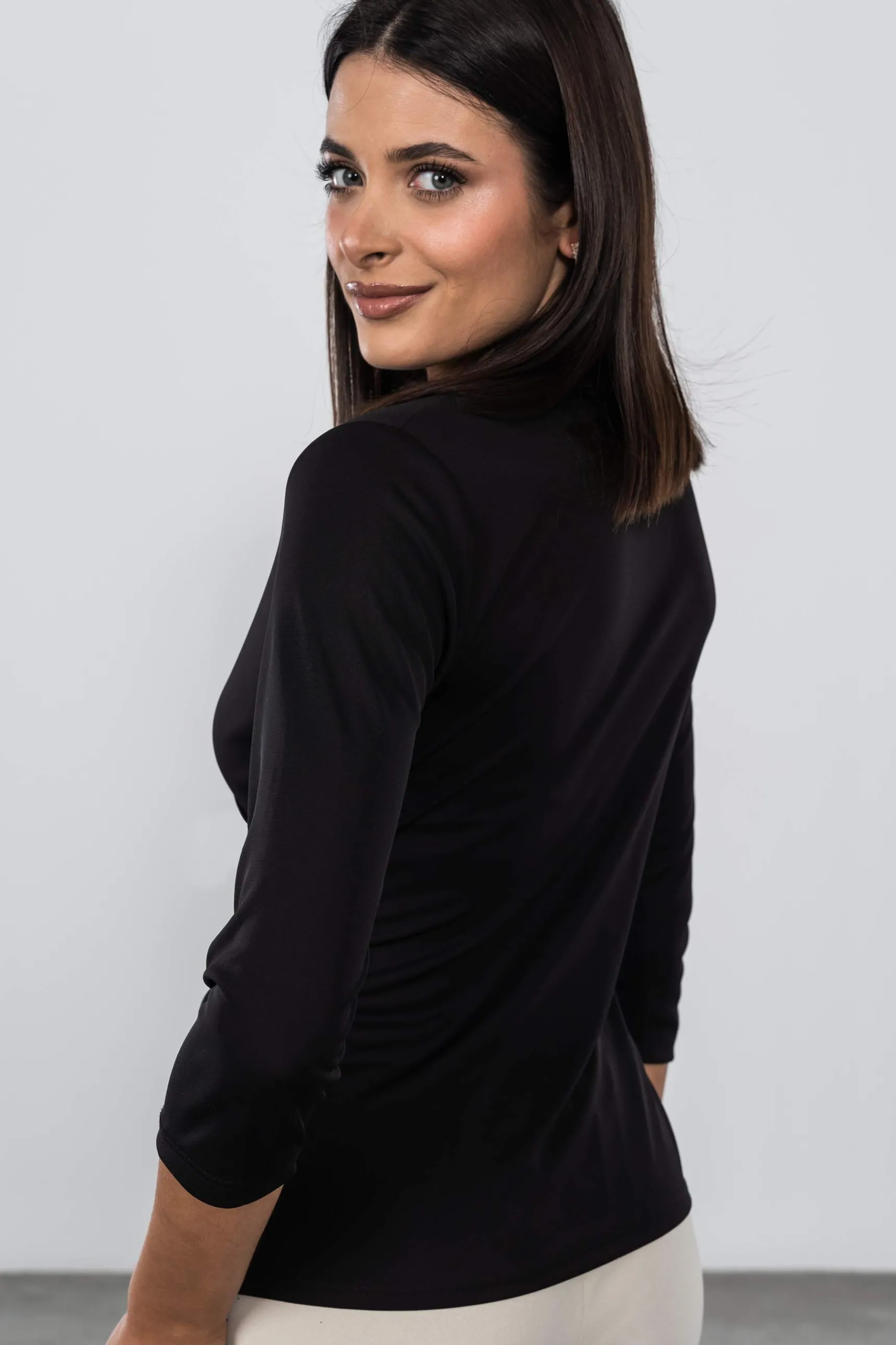 top_recogido_lateral_negr_3.webp Precchio Blusas Y Camisas<TOP RECOGIDO LATERAL NEGRO